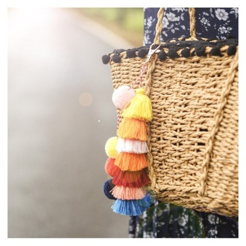BRELOK POMPON CHWOST XXL pudrowy BRL35 BRELOK POMPON CHWOST XXL pudrowy BRL35