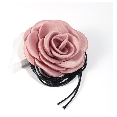 Naszyjnik choker XL ozdobny kwiat na szyję róża na rzemyku elegancka pudrowa N761R Naszyjnik choker XL ozdobny kwiat na szyję róża na rzemyku elegancka pudrowa N761R